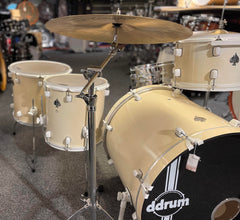 Ddrum komplett trumset 22" 12” 14” 16” Ink. Virvel,stativ och cymbaler Beg.