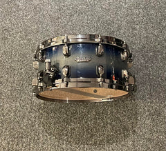 Tama Starclassic 14x6,5” 8ply maple shell. Finish Smoky Indigo Burst. Beg.