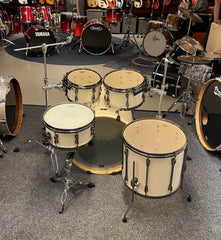 Tama Superstar hyperdrive birch suger white inkl puk clampar 10” 12” 16” 22” och 13x5” originalvirvel