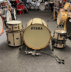 Tama Superstar hyperdrive birch suger white inkl puk clampar 10” 12” 16” 22” och 13x5” originalvirvel