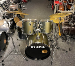 Tama Swingstar Komplett set 12” 13” 16” 22” samt 14x5” originalvirvel. Inkl Tama stativpack/pedal och trumpall Beg.