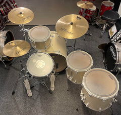 Ddrum komplett trumset 22" 12” 14” 16” Ink. Virvel,stativ och cymbaler Beg.
