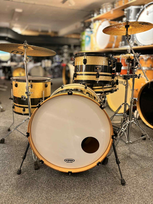 Gretsch Catalina Club Mod 22"12"16" Ink. Virvel,stativ och nya Cymbaler Beg.