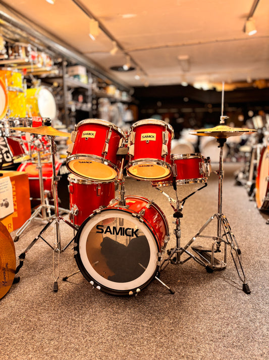 Samick 16”,8”,10”,12”,virvel(12”) Ink. Stativpack och Hi-hat och Ride beg.