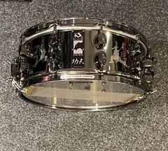 Mapex Black Panther 14x5,5” Kung Fu Special Edition virvel. 1,1 mm steel shell Beg.