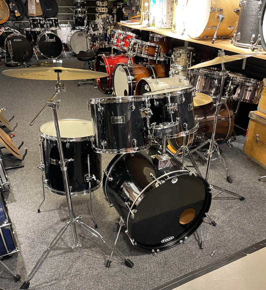 Mapex V Series komplett set 12” 13” 16” 22” Ink. virvel.stativpack och cymbalpack.Beg.