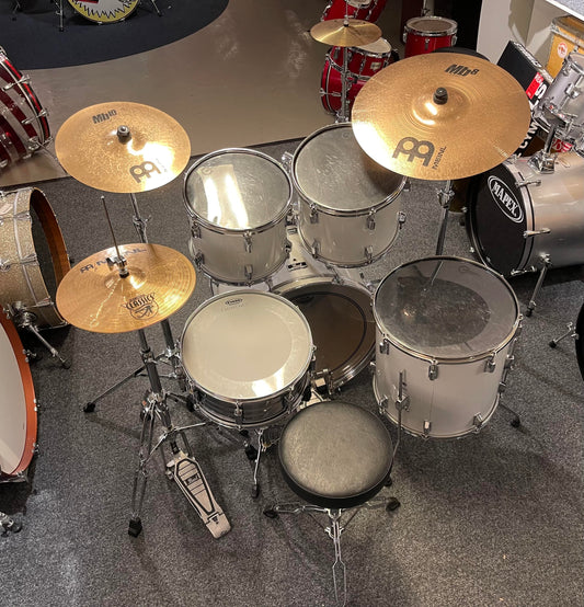 Pearl Export komplett trumset 22"12"13"16" Ink. Virvel,Stativ,trumpall och Cymbaler Beg.