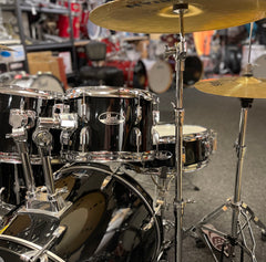 Pearl Roadshow komplett trumset inkl stativ/pedal samt trumpall och cymbalpack Sabian SBR Beg.