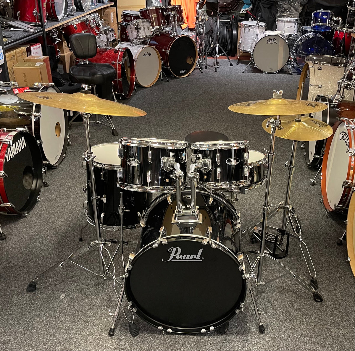 Pearl Roadshow komplett trumset inkl stativ/pedal samt trumpall och cymbalpack Sabian SBR Beg.