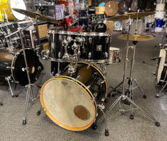 Sonor Force 1003 komplett trumset 22"12"13"16" Ink. Virvel,stativ och Cymbaler Beg.