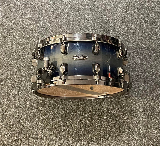 Tama Starclassic 14x6,5” 8ply maple shell. Finish Smoky Indigo Burst. Beg.