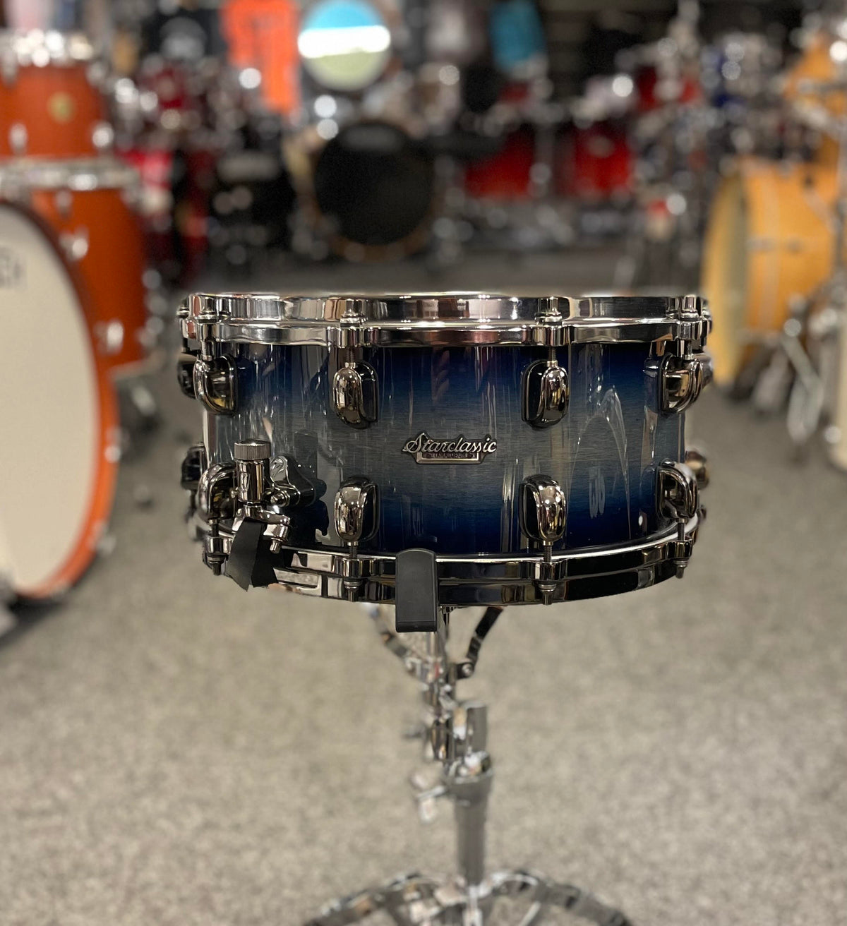 Tama Starclassic 14x6,5” 8ply maple shell. Finish Smoky Indigo Burst. Beg.
