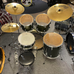 Tama Swingstar Komplett set 12” 13” 16” 22” samt 14x5” originalvirvel. Inkl Tama stativpack/pedal och trumpall Beg.