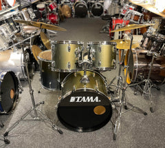 Tama Swingstar Komplett set 12” 13” 16” 22” samt 14x5” originalvirvel. Inkl Tama stativpack/pedal och trumpall Beg.